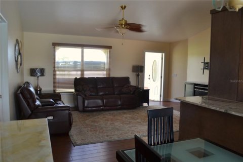 House in Cape Coral, Florida 3 bedrooms, 121.61 sq.m. № 1657569 - photo 12