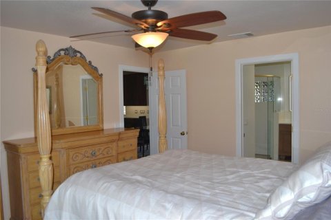 House in Cape Coral, Florida 3 bedrooms, 121.61 sq.m. № 1657569 - photo 22