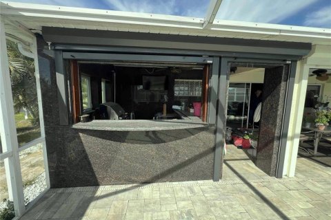 House in Cape Coral, Florida 3 bedrooms, 121.61 sq.m. № 1657569 - photo 9