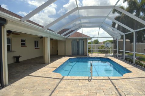 House in Cape Coral, Florida 3 bedrooms, 121.61 sq.m. № 1657569 - photo 4