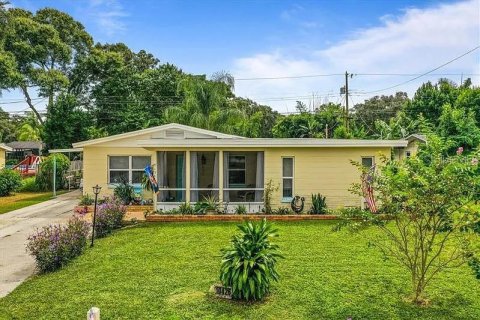 House in Seminole, Florida 3 bedrooms, 129.04 sq.m. № 2353440