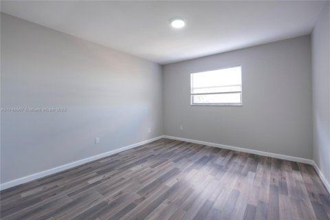 Condo in Dania Beach, Florida, 2 bedrooms  № 2037924 - photo 11