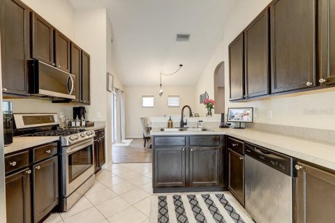 House in New Port Richey, Florida 3 bedrooms, 131.18 sq.m. № 1774051 - photo 5