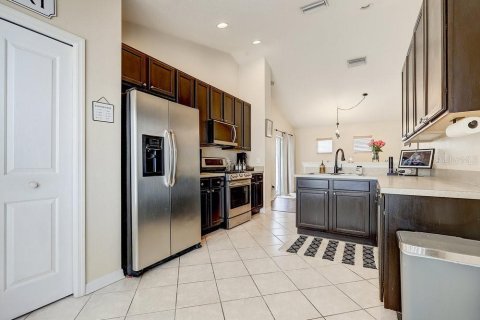 House in New Port Richey, Florida 3 bedrooms, 131.18 sq.m. № 1774051 - photo 8