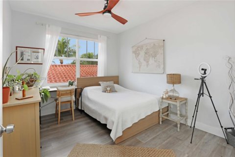 Townhouse in Hollywood, Florida 3 bedrooms, 214.14 sq.m. № 2028098 - photo 17