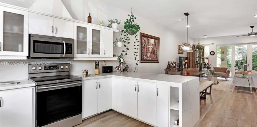 Townhouse in Hollywood, Florida 3 bedrooms, 214.14 sq.m. № 2028098