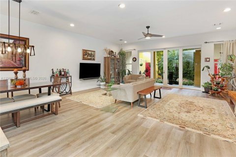 Townhouse in Hollywood, Florida 3 bedrooms, 214.14 sq.m. № 2028098 - photo 13