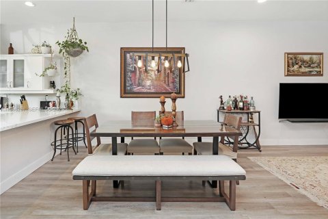 Townhouse in Hollywood, Florida 3 bedrooms, 214.14 sq.m. № 2028098 - photo 9