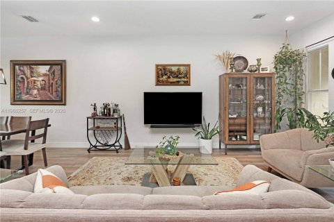 Townhouse in Hollywood, Florida 3 bedrooms, 214.14 sq.m. № 2028098 - photo 12