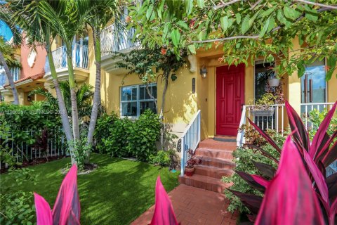 Townhouse in Hollywood, Florida 3 bedrooms, 214.14 sq.m. № 2028098 - photo 28