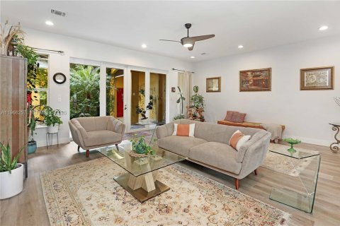 Townhouse in Hollywood, Florida 3 bedrooms, 214.14 sq.m. № 2028098 - photo 2