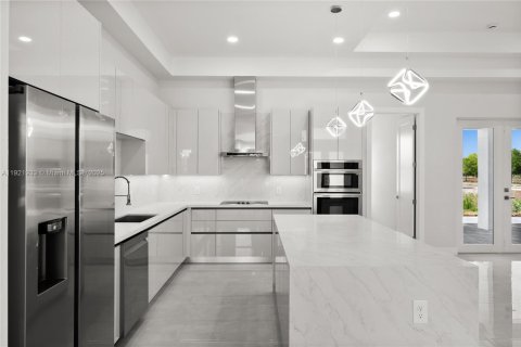 House in Naples, Florida 4 bedrooms, 164.81 sq.m. № 1975856 - photo 7