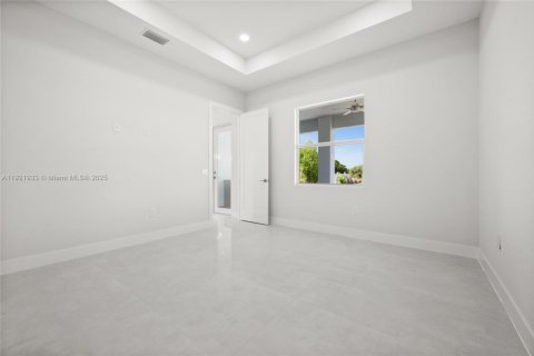 House in Naples, Florida 4 bedrooms, 164.81 sq.m. № 1975856 - photo 16