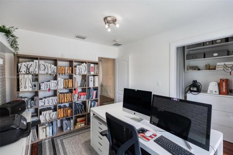 Купить виллу или дом в Майами, Флорида 3 спальни, 150.5м2, № 1952410 - фото 22