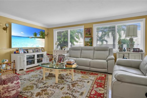 Villa ou maison à vendre à Coral Gables, Floride: 4 chambres, 187.11 m2 № 2015521 - photo 13