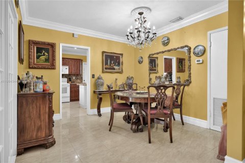 Villa ou maison à vendre à Coral Gables, Floride: 4 chambres, 187.11 m2 № 2015521 - photo 11