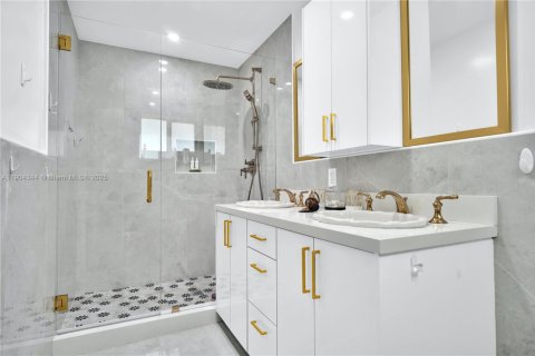 Villa ou maison à vendre à Coral Gables, Floride: 4 chambres, 187.11 m2 № 2015521 - photo 6