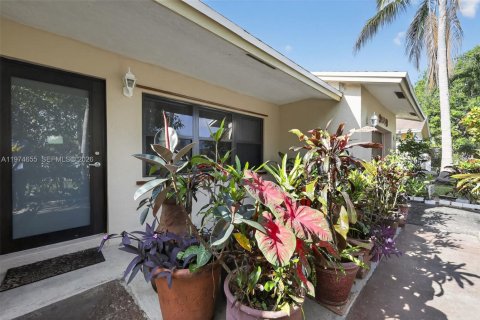 House in Boca Raton, Florida 3 bedrooms, 117.61 sq.m. № 2042941 - photo 3