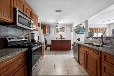 House in Boca Raton, Florida 3 bedrooms, 117.61 sq.m. № 2042941 - photo 17