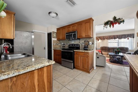 House in Boca Raton, Florida 3 bedrooms, 117.61 sq.m. № 2042941 - photo 15