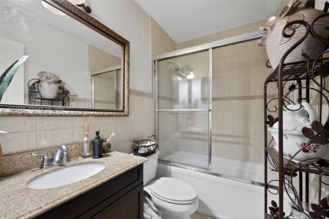 House in Boca Raton, Florida 3 bedrooms, 117.61 sq.m. № 2042941 - photo 21