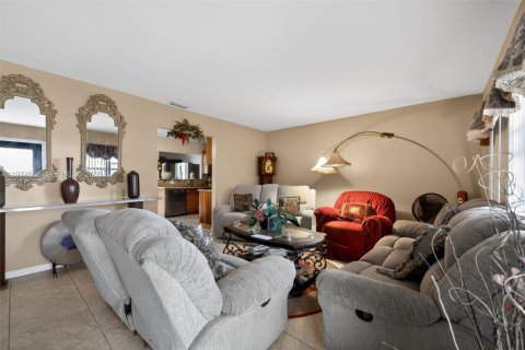 House in Boca Raton, Florida 3 bedrooms, 117.61 sq.m. № 2042941 - photo 8