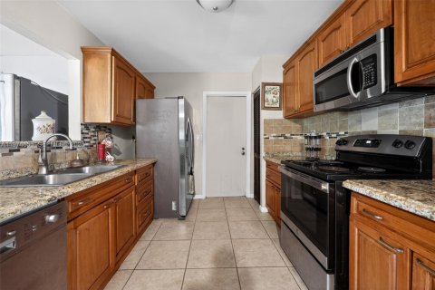 House in Boca Raton, Florida 3 bedrooms, 117.61 sq.m. № 2042941 - photo 16