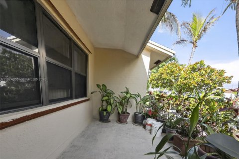 House in Boca Raton, Florida 3 bedrooms, 117.61 sq.m. № 2042941 - photo 26