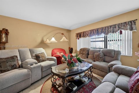 House in Boca Raton, Florida 3 bedrooms, 117.61 sq.m. № 2042941 - photo 11