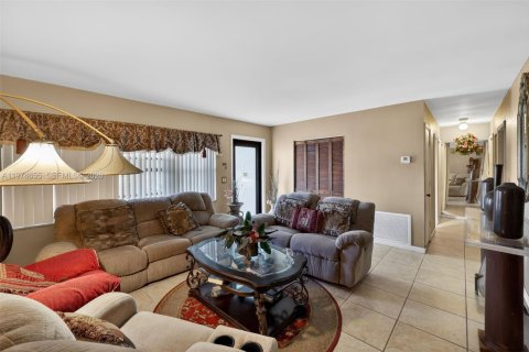 House in Boca Raton, Florida 3 bedrooms, 117.61 sq.m. № 2042941 - photo 9