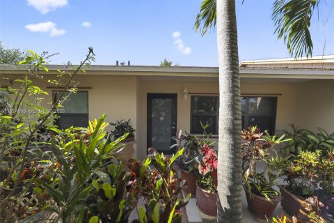 House in Boca Raton, Florida 3 bedrooms, 117.61 sq.m. № 2042941 - photo 2