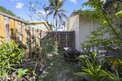 House in Boca Raton, Florida 3 bedrooms, 117.61 sq.m. № 2042941 - photo 27