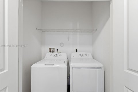 Adosado en venta en Lauderhill, Florida, 3 dormitorios, 138.98 m2 № 2043434 - foto 12