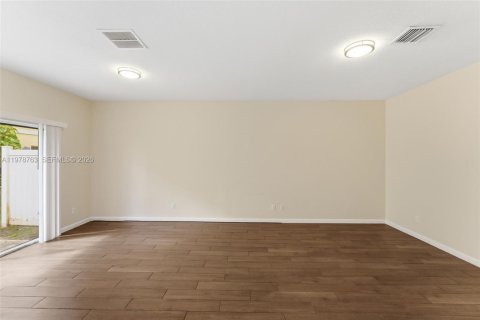 Adosado en venta en Lauderhill, Florida, 3 dormitorios, 138.98 m2 № 2043434 - foto 10