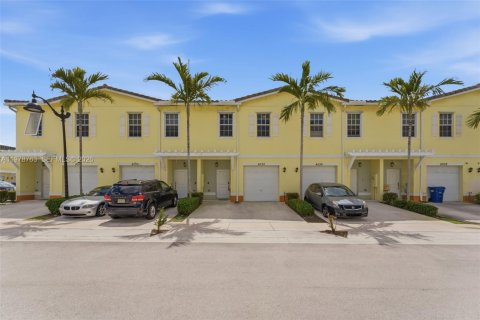 Adosado en venta en Lauderhill, Florida, 3 dormitorios, 138.98 m2 № 2043434 - foto 2