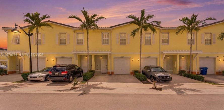 Adosado en Lauderhill, Florida 3 dormitorios, 138.98 m2 № 2043434
