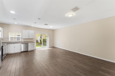 Adosado en venta en Lauderhill, Florida, 3 dormitorios, 138.98 m2 № 2043434 - foto 5