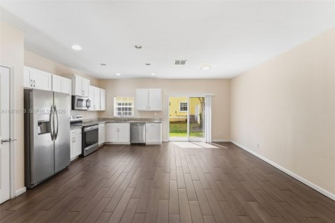 Adosado en venta en Lauderhill, Florida, 3 dormitorios, 138.98 m2 № 2043434 - foto 6