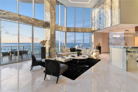 Condo in Miami, Florida, 5 bedrooms  № 1768391 - photo 1