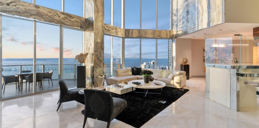 Condo in Miami, Florida, 5 bedrooms  № 1768391