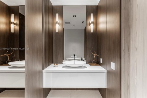 Condo in Miami, Florida, 5 bedrooms  № 1768391 - photo 24