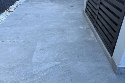 Casa en alquiler en Miami, Florida, 2 dormitorios, 91.79 m2 № 2061006 - foto 5