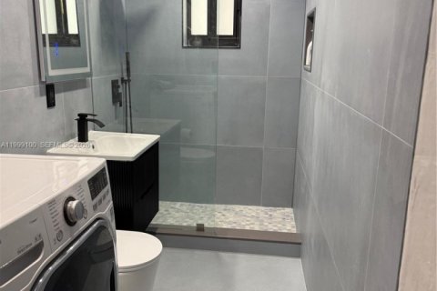 Casa en alquiler en Miami, Florida, 2 dormitorios, 91.79 m2 № 2061006 - foto 2