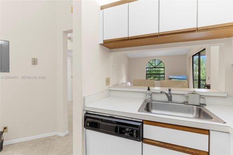 Купить кондоминиум в Плантация, Флорида 2 спальни, 99.41м2, № 2264874 - фото 8