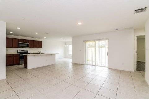 House in Winter Haven, Florida 4 bedrooms, 162.21 sq.m. № 1876037 - photo 4