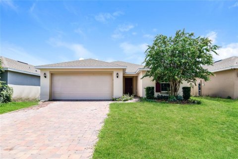 House in Winter Haven, Florida 4 bedrooms, 162.21 sq.m. № 1876037 - photo 1