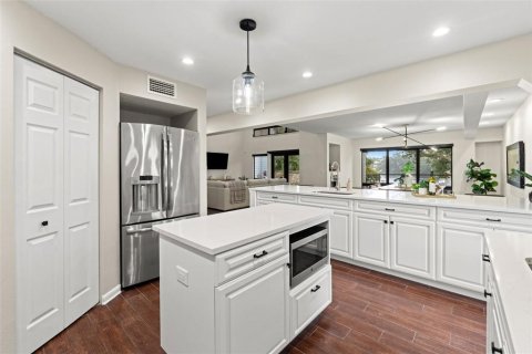 House in Tampa, Florida 3 bedrooms, 299.61 sq.m. № 2395781 - photo 14