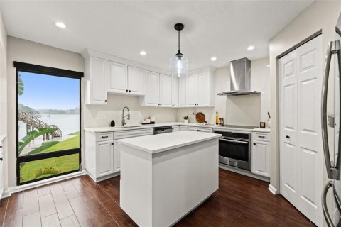 House in Tampa, Florida 3 bedrooms, 299.61 sq.m. № 2395781 - photo 9