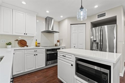 House in Tampa, Florida 3 bedrooms, 299.61 sq.m. № 2395781 - photo 10
