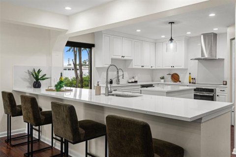 House in Tampa, Florida 3 bedrooms, 299.61 sq.m. № 2395781 - photo 16